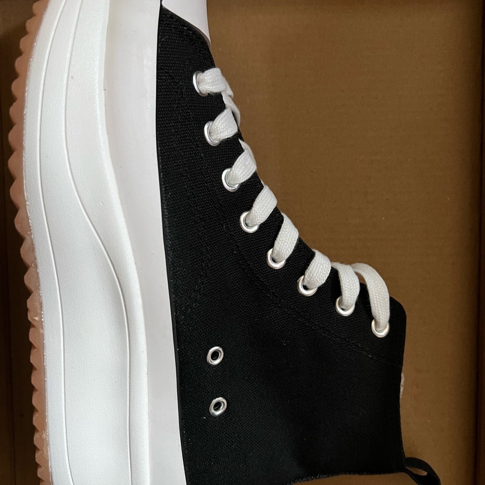 NEW Steve Madden Winston Black Sneaker